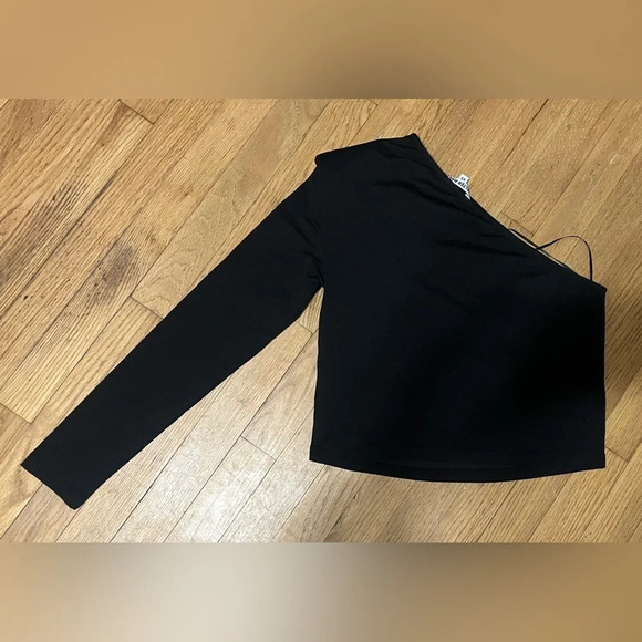 WALTER BAKER BLACK ONE-SHOULDER TOP - Picture 8 of 8